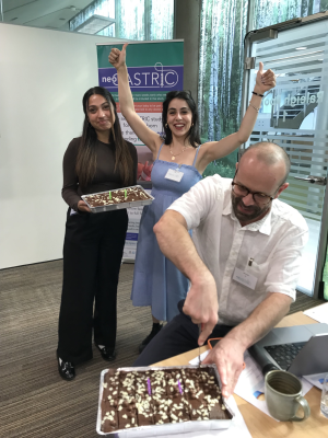 Colleagues celebrating neoGASTRIC Collaborator's Day with cake